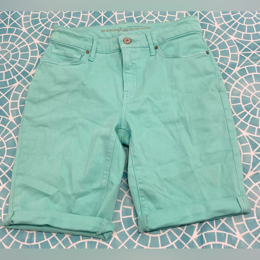 💛TODAY***$16***Chico’s pale teal green “So Slimming Girlfriend Short.”